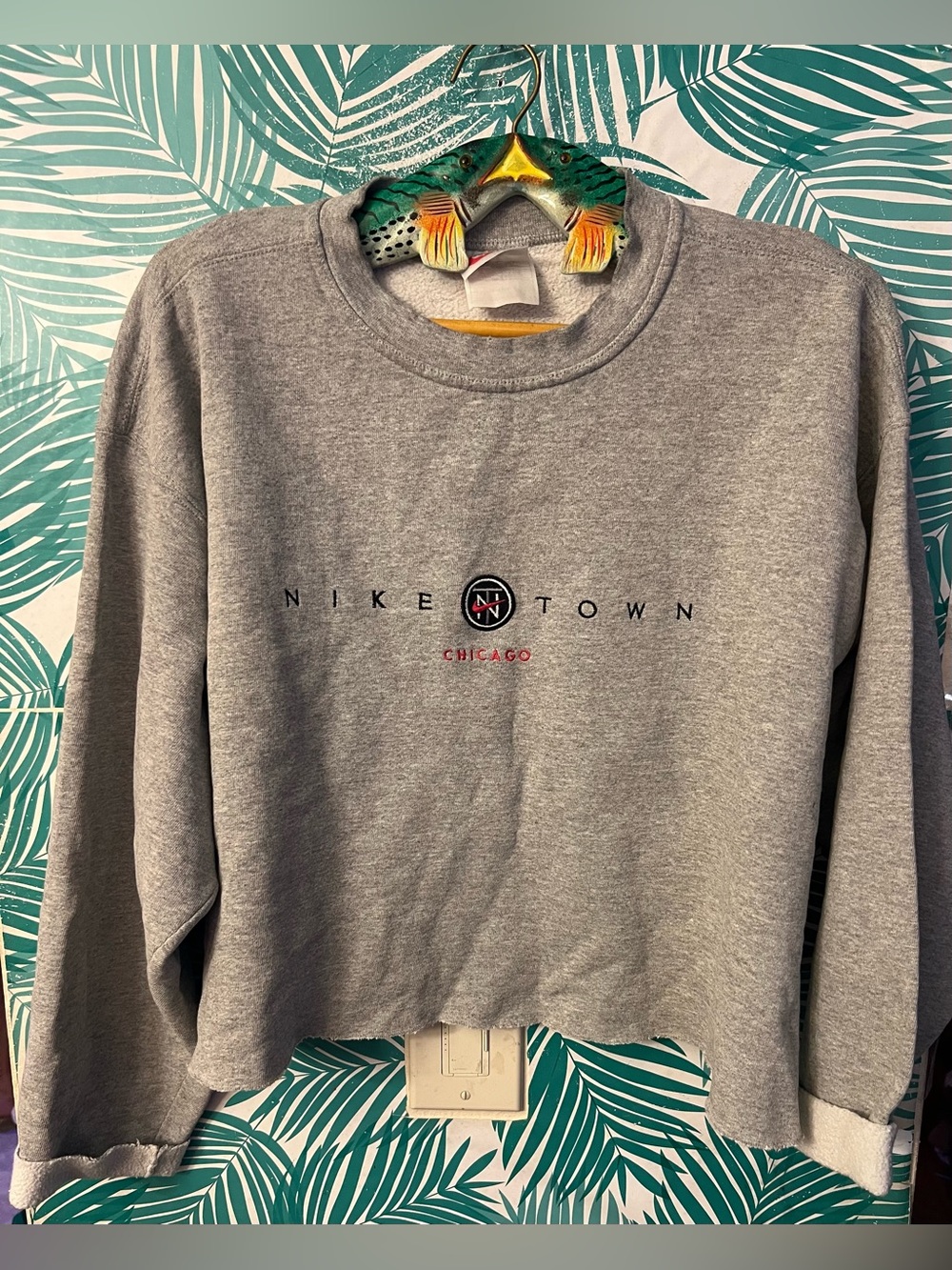 Vintage Nike Grey Cropped embroidered Nike Town Chicago Sweatshirt Sz L